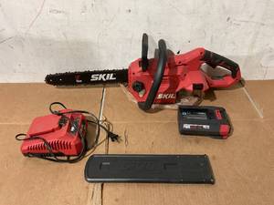 lot 285 image: SKIL 40-volt 14-in Battery 2.5 Ah Chainsaw (Battery and Charger Included)