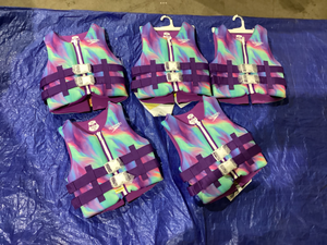 lot 675 image: LOT OF 5 Speedo Youth PFD Girls - Watercolor