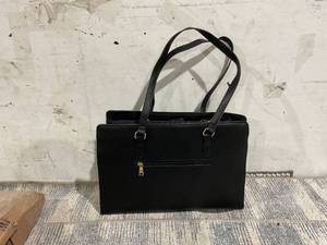 lot 640 image: Laptop Bag for Women 15.6 Laptop Tote Bag Waterproof