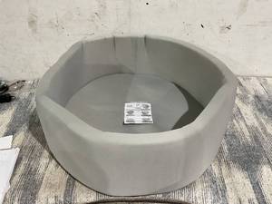 lot 644 image: Sponge Ball Pit 33