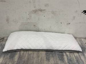 lot 646 image: 21x54 Pillow