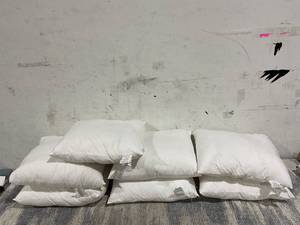 lot 649 image: 7PCS 16x16 Pillows