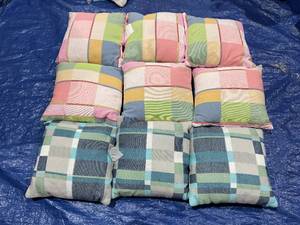 lot 748 image: LOT OF 9 Room Essentials Decorative Pillows