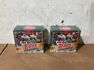 lot 4 image: LOT OF 2 2021 TOPPS HOLIDAY MEGA BOX BASEBALL TRADING CARDS