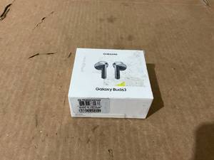 lot 9 image: Samsung Galaxy Buds 3 Bluetooth Earbuds with Charging Case Silver