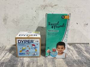 lot 778 image: LOT OF 2 Diapers different Sizes