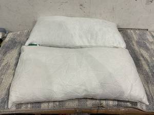 lot 785 image: LOT OF 2 Memory Foam Pillows