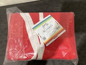 lot 732 image: Fiesta - Queen Blanket, Soft Thermal Cotton Blanket (FullQueen, Scarlet)