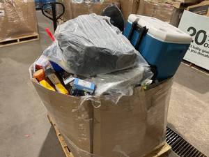 lot 901 image: Wholesale Pallet of Assorted Miscellaneous Items