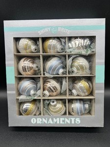 lot 169 image: SHINY BRITE Glass Ornaments Box - Silver and Gold - MIB - #4