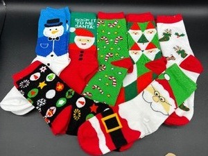 lot 173 image: The Perfect Gift  NEW Christmas Socks - QTY 7