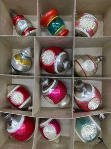 lot 195 image: Vintage Glass SHINY BRITE Ornaments - Assorted Indent Reflector