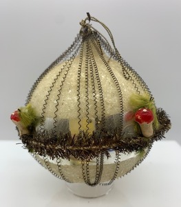 lot 15 image: Antique Vintage Wire Wrapped Christmas Glass Ornament - Mushrooms and Tinsel