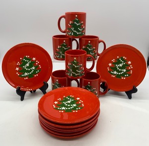 lot 24 image: WAECHTERSBACH Christmas Dishes - GERMANY