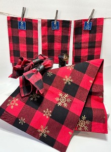 lot 125 image: Buffalo Plaid TABLE LINENS SET - Runner, Napkins, Napkin Rings and Towels