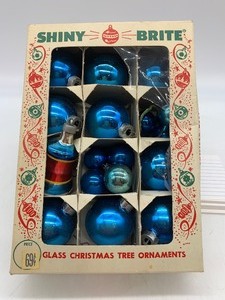 lot 43 image: Box of 15 Vintage SHINY BRITE Ornaments - Blue