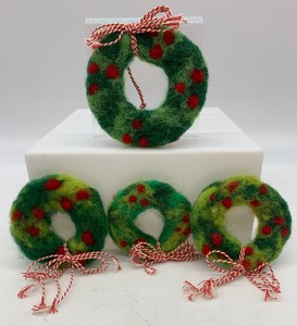 lot 51 image: Vintage Felt Christmas Wreath Ornaments - QTY 4