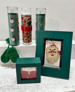 lot 216 image: ASSORTED HOLIDAY DECOR including Framed Textile Art
