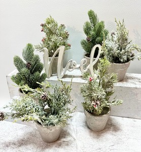 lot 218 image: Assorted Mini HOLIDAY ARRANGEMENTS and WOOD Noel Sign