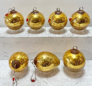 lot 223 image: Vintage Gold KUGLE Style Glass Ornaments - QTY 7