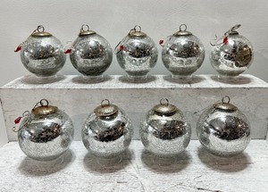 lot 224 image: Set of 9 Large Silver Vintage Glass KUGLE Style Ornaments