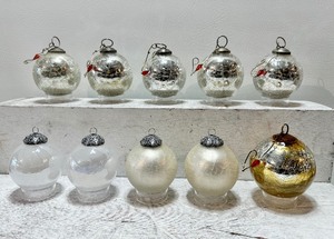 lot 225 image: Assorted Vintage Glass KUGLE Style Ornaments