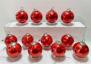 lot 226 image: Assorted Small and Large Red Vintage Glass KUGLE Style Ornaments
