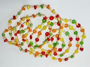 lot 236 image: Sweet Find VINTAGE Plastic Candy Popcorn Garland