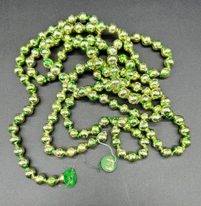 lot 239 image: ANTIQUE Green Glass Bead Garland #2
