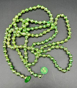 lot 240 image: ANTIQUE Green Glass Bead Garland #3