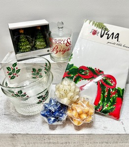 lot 150 image: ASSORTED HOLIDAY DECOR including VERA NEUMAN Tablecloth and Indiana Glass Bowls