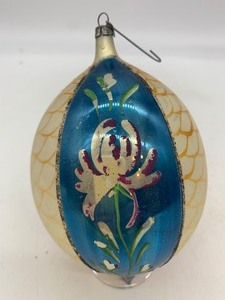 lot 107 image: Vintage Jumbo Christmas Flowers Ornament, POLAND