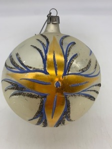 lot 109 image: Vintage Hand Painted Mica Christmas Ornament