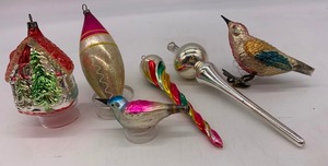 lot 111 image: Vintage Antique Glass Ornaments including Houses and Birds - QTY 6
