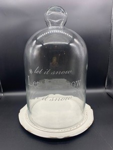 lot 114 image: Clear Glass Etched Table Top Display Dome CLOCHE