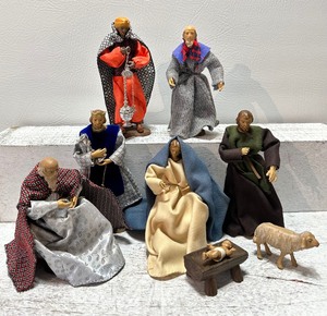 lot 329 image: VINTAGE Hand Crafted BERKALITE Nativity Set - WEST GERMANY