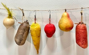 lot 278 image: VINTAGE Spun Cotton Vegetable Ornaments