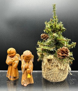 lot 285 image: Pair of VINTAGE Carved WOODEN Angels and Mini Tree
