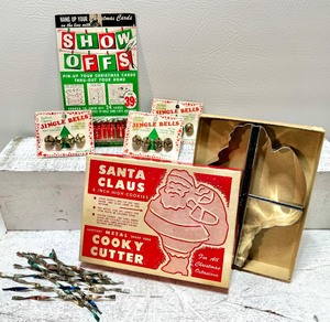 lot 291 image: VINTAGE MID CENTURY Assortment including SHINY BRITE Diamond Icicles