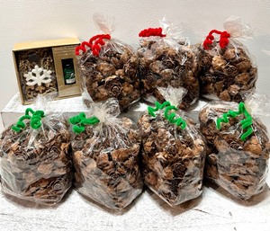 lot 292 image: DEMDACO Oil Diffuser Ornament and CEDAR ROSE Pinecone Bundles - QTY 7