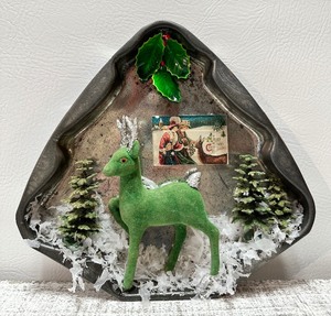 lot 340 image: Artisan Assemblage VINTAGE Christmas Tree Baking Pan DIORAMA