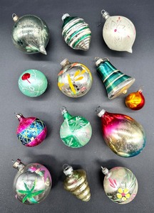 lot 355 image: Assorted Hand Painted ANTIQUE and MID CENTURY GLASS Ornaments including SHINY BRITE - QTY 13