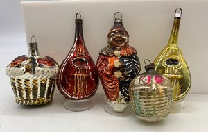 lot 63 image: Antique Vintage Glass Mercury Ornaments including Jester, Mandolins and Fruit Baskets