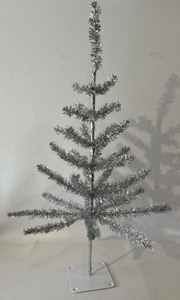 lot 379 image: Marshall Fields TINSEL TREE with Original Box - 3