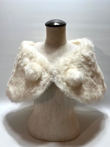 lot 453 image: Vintage 1950s White Rabbit Fur Wedding Winter Stole