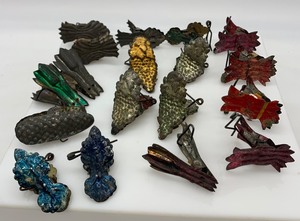lot 422 image: Vintage Antique VICTORIAN Ornament Clips - Qty 18