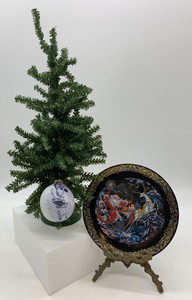 lot 423 image: Holiday Decorations including Brass Easel with Bradford Exchange Plate and Faux Tree - QTY 4