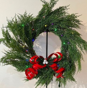 lot 470 image: Lighted Wreath with METAL BOW