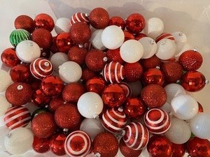 lot 474 image: WOW  Full Tub of SHATTERPROOF Plastic Ornaments
