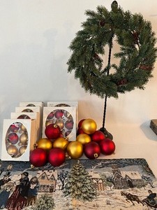 lot 490 image: Holiday Merriment including Faux Pine Wreath, Table Runner and Plastic Ball Ornaments